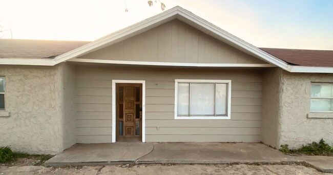 Building Photo - Spacious 4 Bed, 2 Bath Home in Lubbock, TX