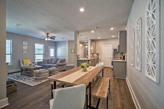 Foto del edificio - 11334 Burning Tree Dr