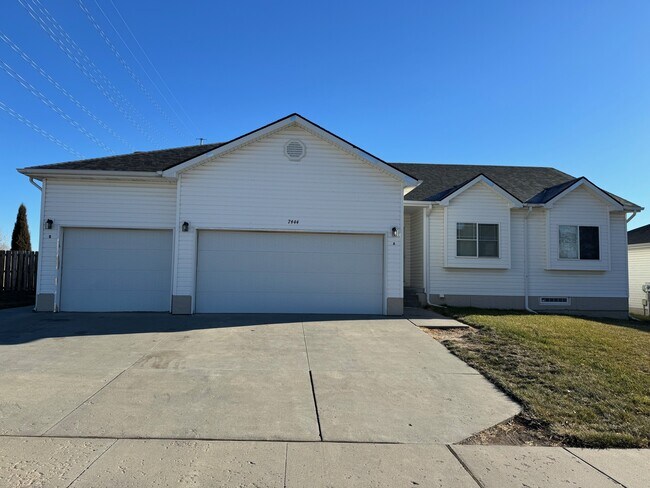 Exterior - 7444 N 16th St