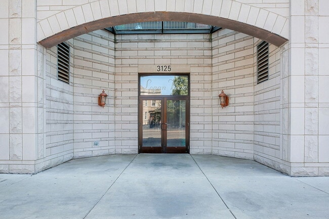 Building Photo - 3125 W Fullerton Ave