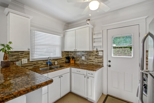 Building Photo - 4002 E Colorado St