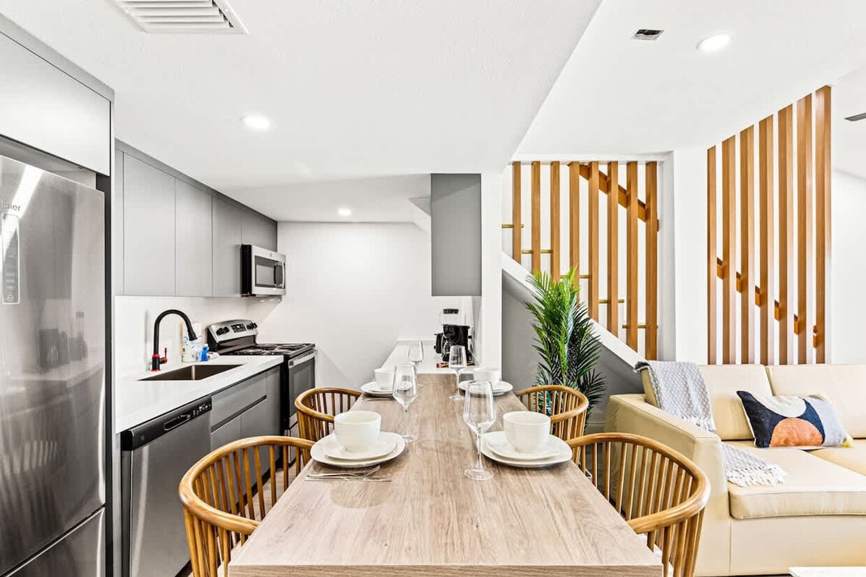 Foto principal - 8115 Thomas Dr