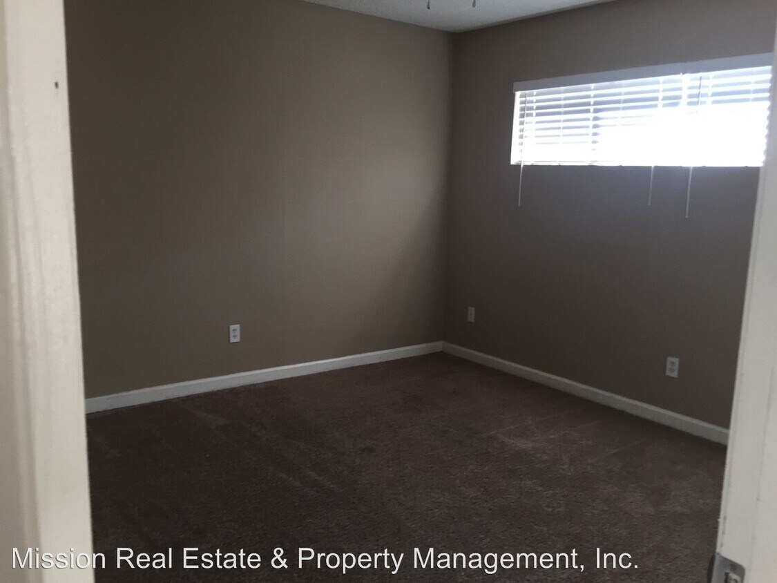 Building Photo - 2521 Bishop Dr