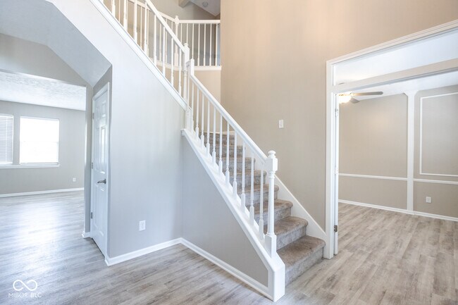 Foto del edificio - 344 W Columbine Ln
