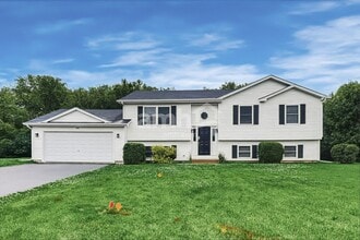 Building Photo - 5925 Bluegrass Trl