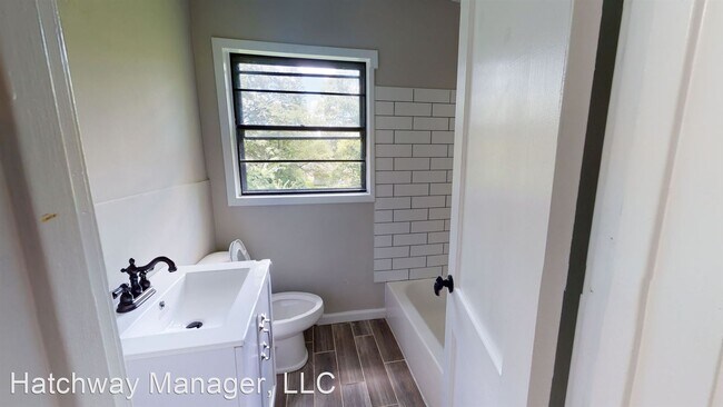 Building Photo - 4 br, 1.5 bath House - 320 Lawrence