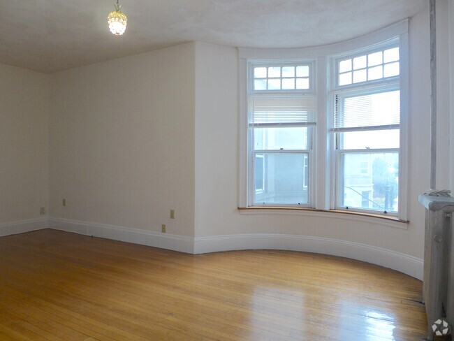 Building Photo - 1693 Beacon St