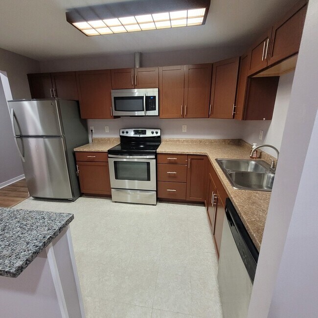 Building Photo - 803 Garden Cir