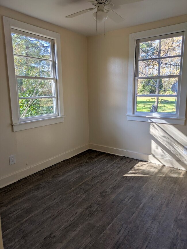 Foto del edificio - 7116 Martins Siding Rd