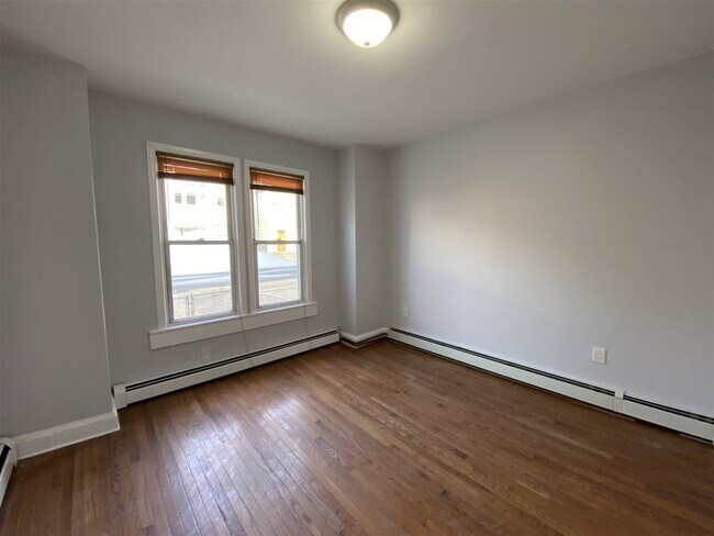 Foto del edificio - 49 Clarke Ave