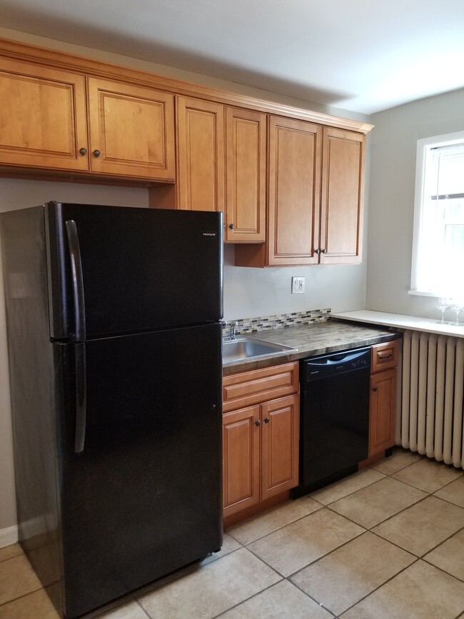 Refrigerator and Dishwasher - 925 Concordia Ln