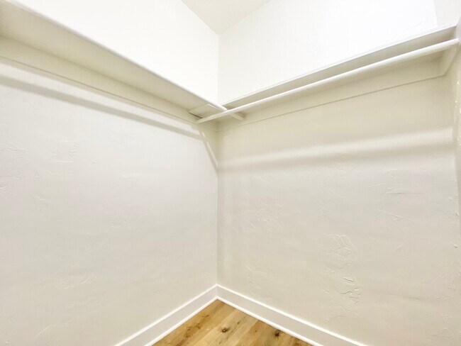 Building Photo - 456 S Catalina St