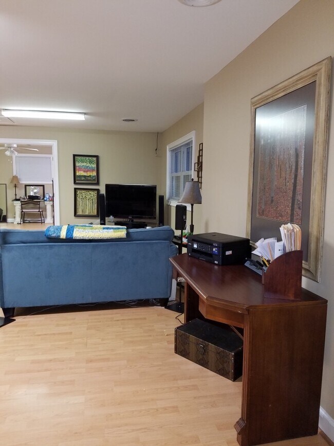 Foto del edificio - 615 Rutland Dr