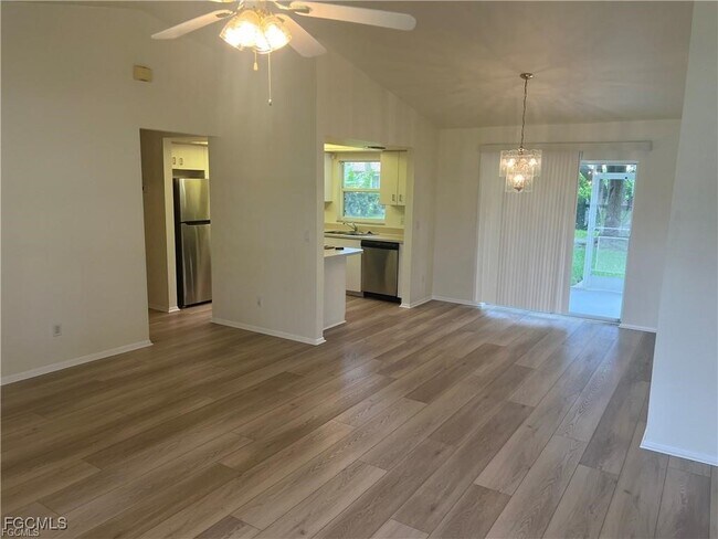 Foto del edificio - 2123 SE 8th St