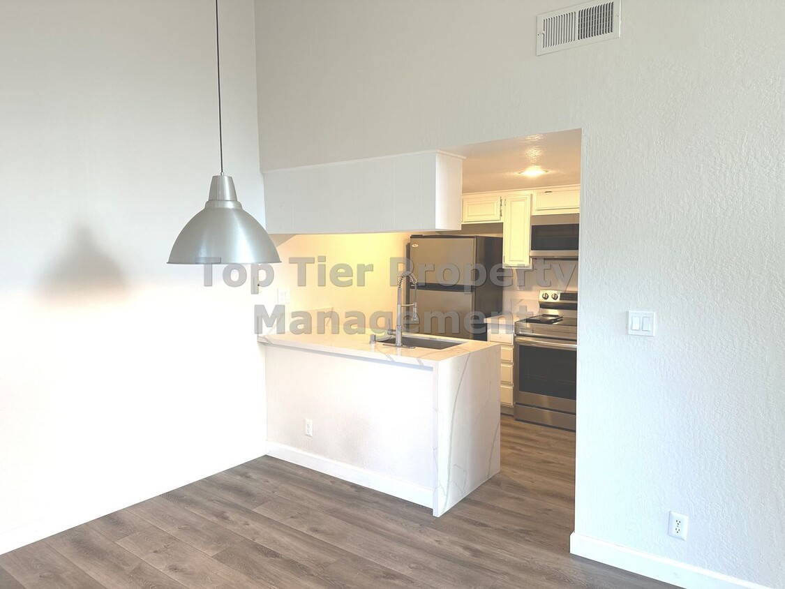 Foto principal - Beautiful and Recently Renovated 2 Bed/ 2 ...