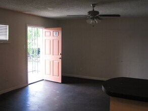 Building Photo - 3812 Wipprecht St