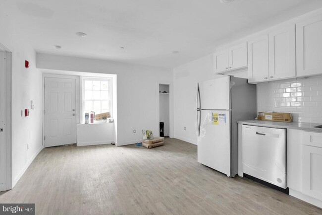 Building Photo - 7037 Ridge Ave