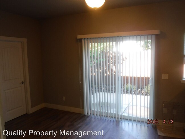 Building Photo - 521-521 Gray Ct