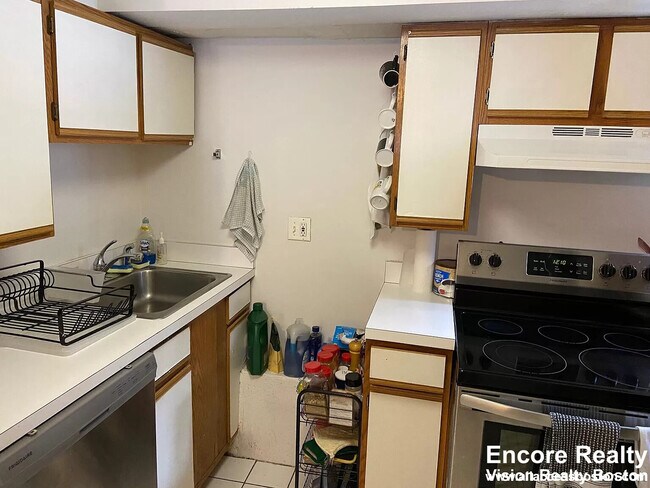 Building Photo - 22 St Cyprians Pl