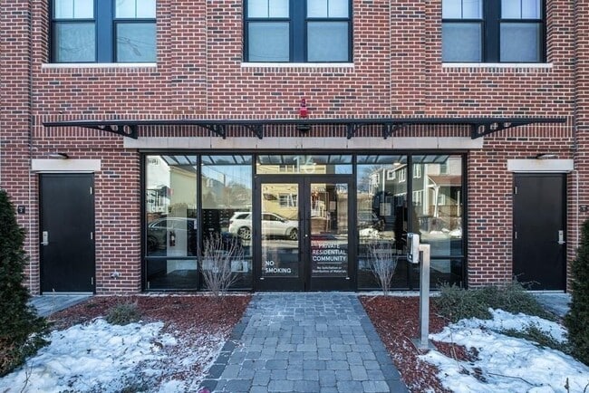 Building Photo - 16 Laurel St