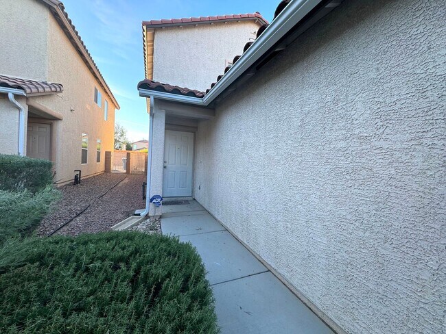 Building Photo - 11087 Deluna St