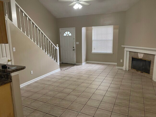 Foto del edificio - 2411 Nugget Ln