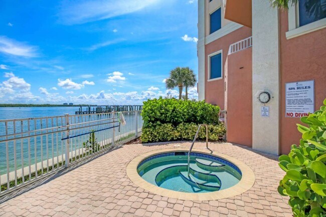 Foto del edificio - 8771 Estero Blvd