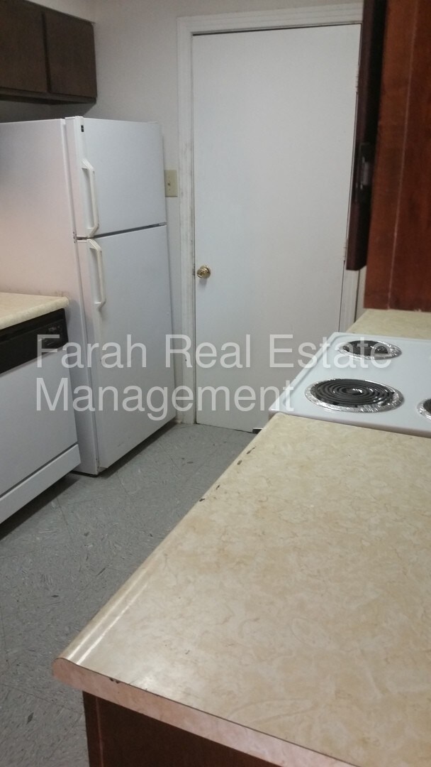 Building Photo - 5400 Farah Pl