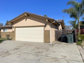 Building Photo - 1375 Mitchell Ln