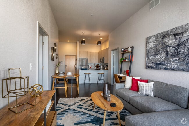 2HAB, 2BA - 1,090 ft² - Oxford Station