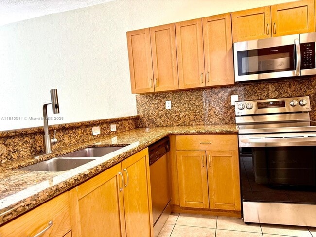 Building Photo - 4902 SW 141st Ave