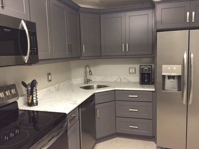 Foto del edificio - 136 NE 19th Ct