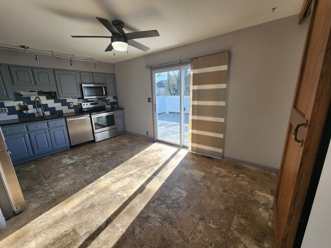 Building Photo - 10460 Savannah Ave