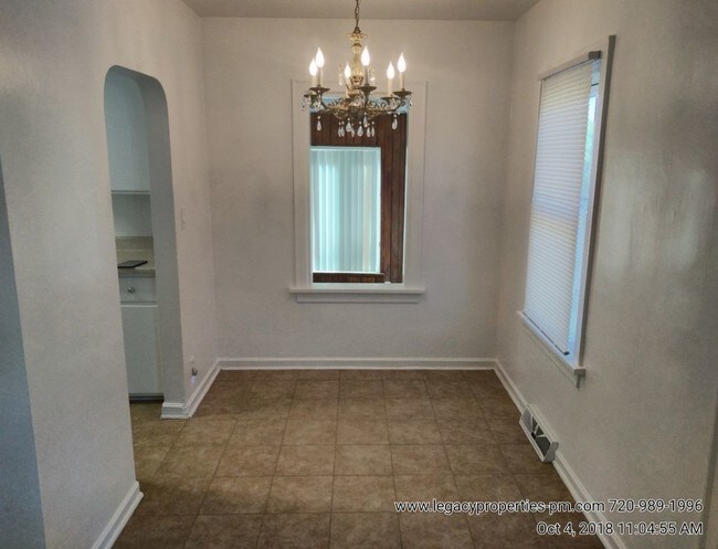 Building Photo - Quiet home in a great area