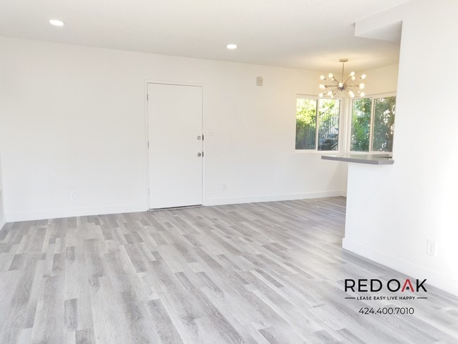 Building Photo - Just on the Market! - Modern Two Bedroom