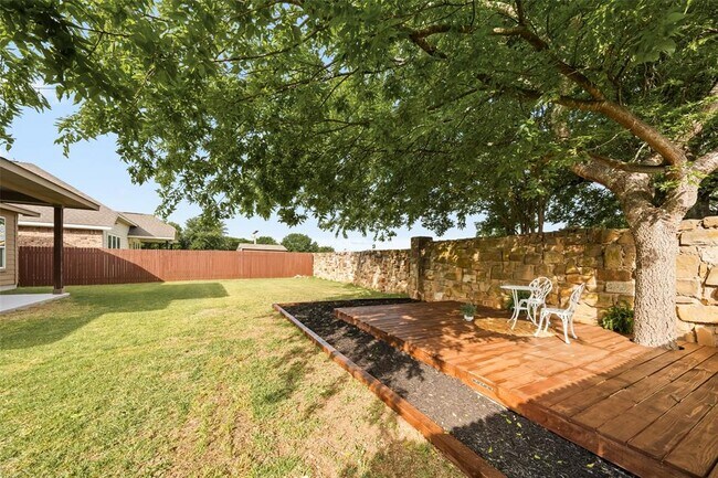 Building Photo - 205 Pincea Pl