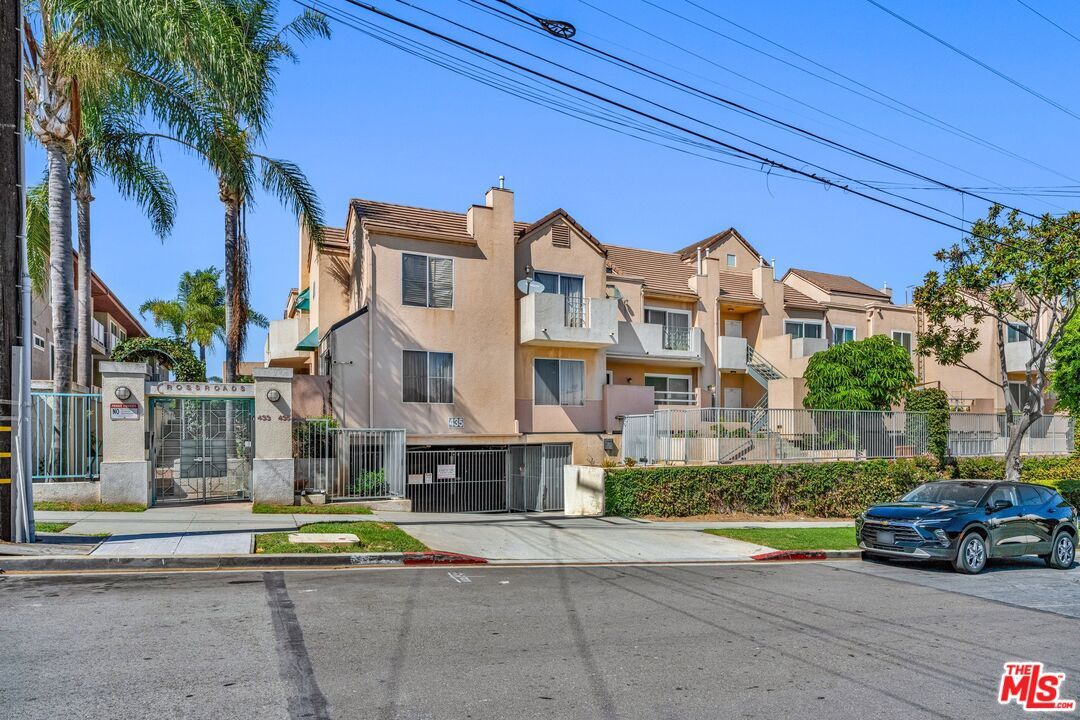 Foto principal - 433 E Tamarack Ave