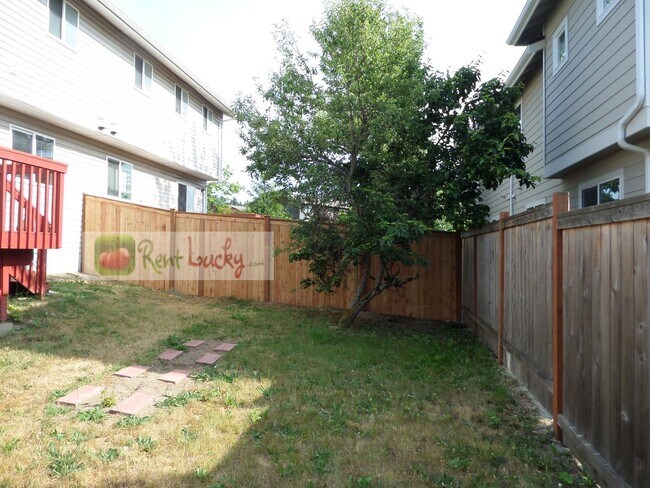 Foto del edificio - Fabulous 2-Bedroom Duplex w/Attached Garag...