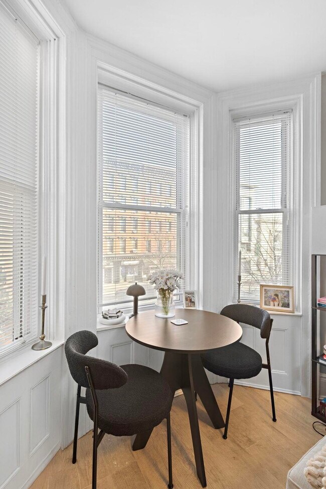 Foto del edificio - 114 Washington St