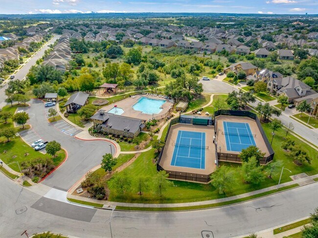 Foto del edificio - 9002 Gage Dr