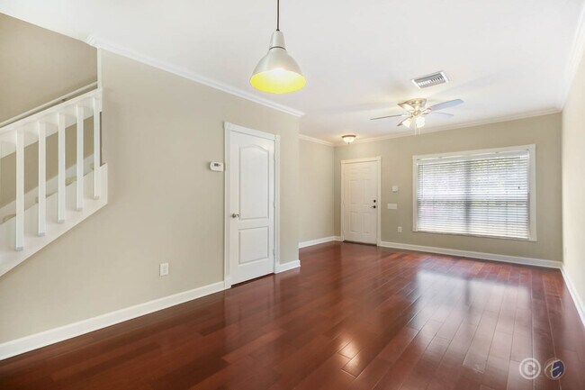 Foto del edificio - 2403 Lake Woodberry Cir