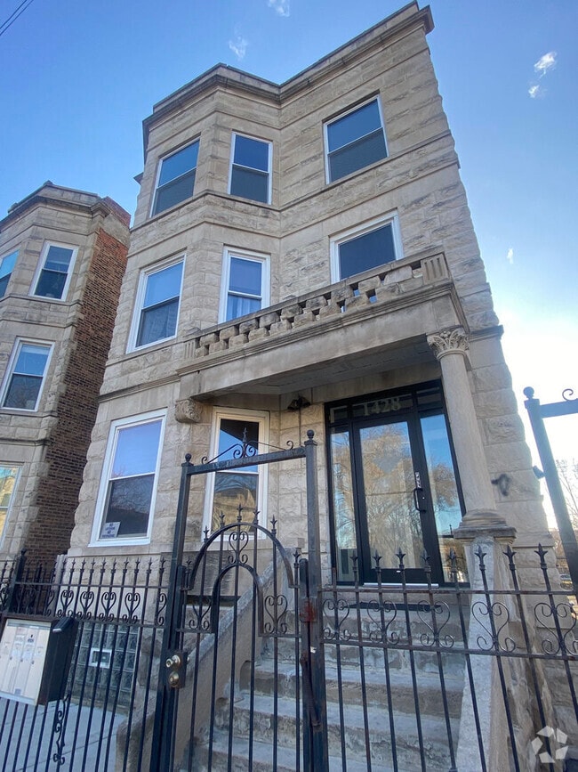 Building Photo - 1428 S Central Park Ave
