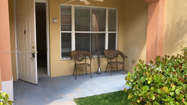 Foto del edificio - 3549 Forest Hill Blvd