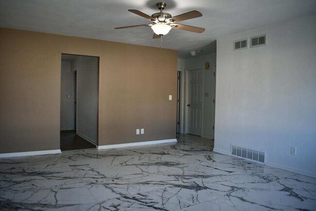 Foto del edificio - 2100 Gideon Ave