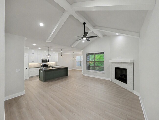 Foto del edificio - Fabulous New Construction Rental in Bella Vista Featuring a Rare 3-Car Garage