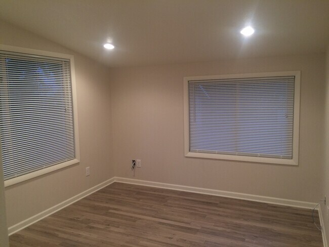 Dormitorio 1 - 446 1/2 S 7th St