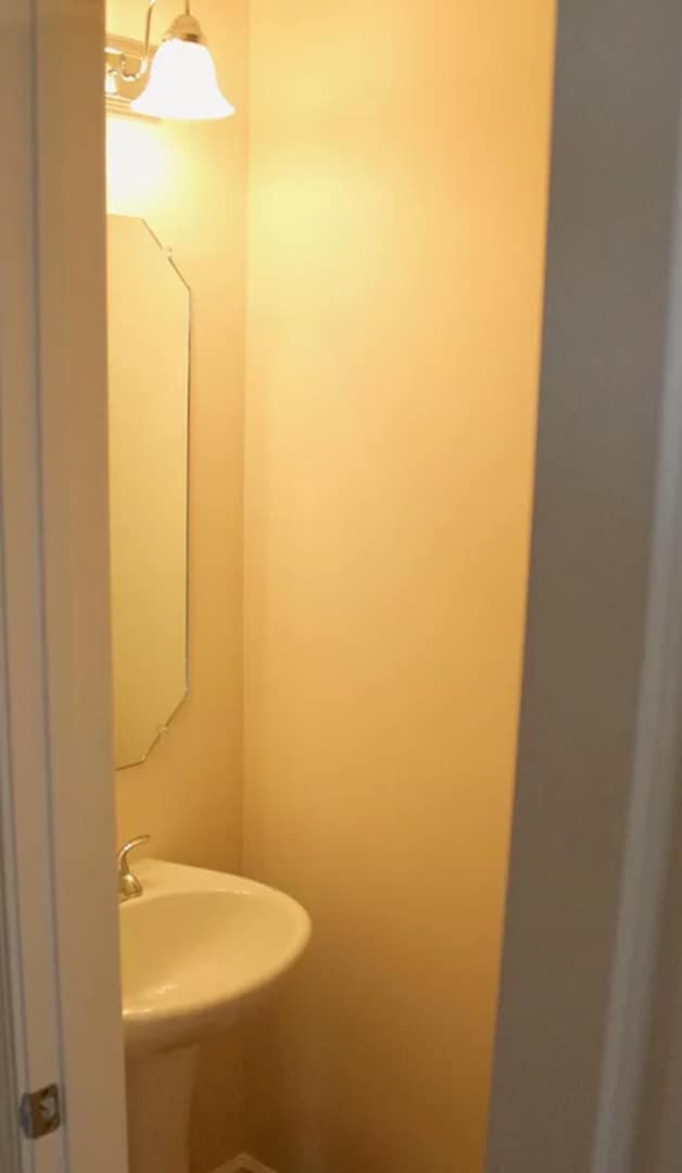 Building Photo - NEW LISTING!!!!!