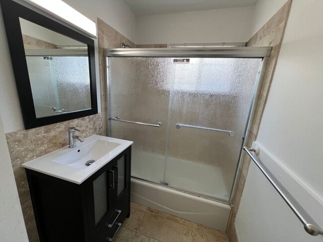 Building Photo - 51st Street Apartments Triplex