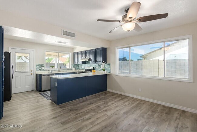 Foto del edificio - 8533 W Golden Ln