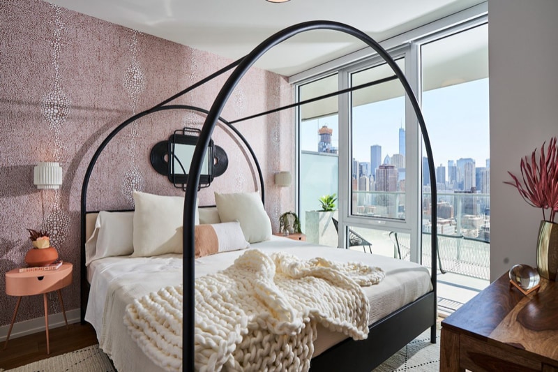 Photo - 363 W Hill St (Chicago, IL)